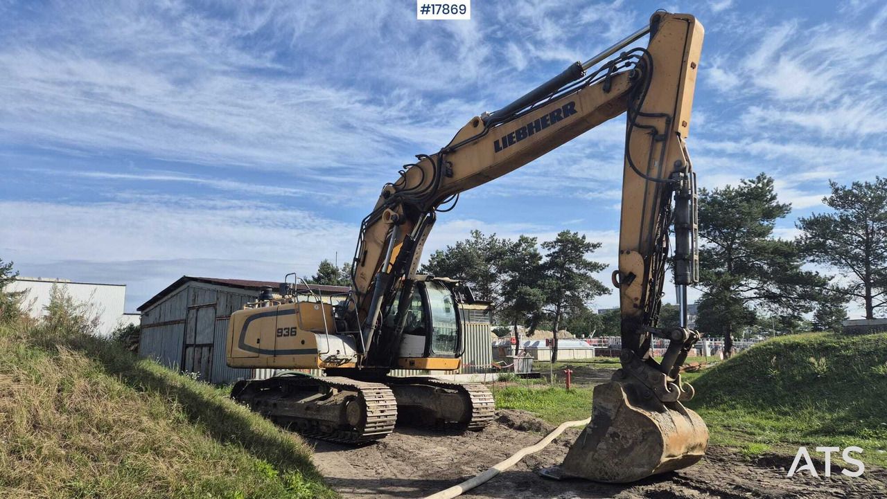 2015 Liebherr R936 NLC crawler excavator, side view