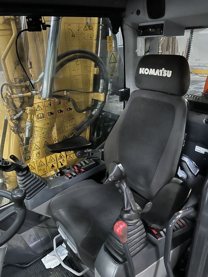 2018 Komatsu PW148-11 wheel excavator interior view 2018 Komatsu PW148-11 wheel excavator interior view