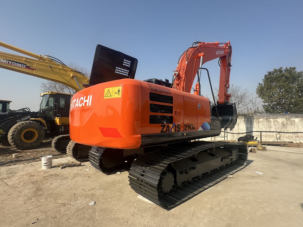 2018 Hitachi ZAXIS 210K crawler excavator rear view 2018 Hitachi ZAXIS 210K crawler excavator rear view