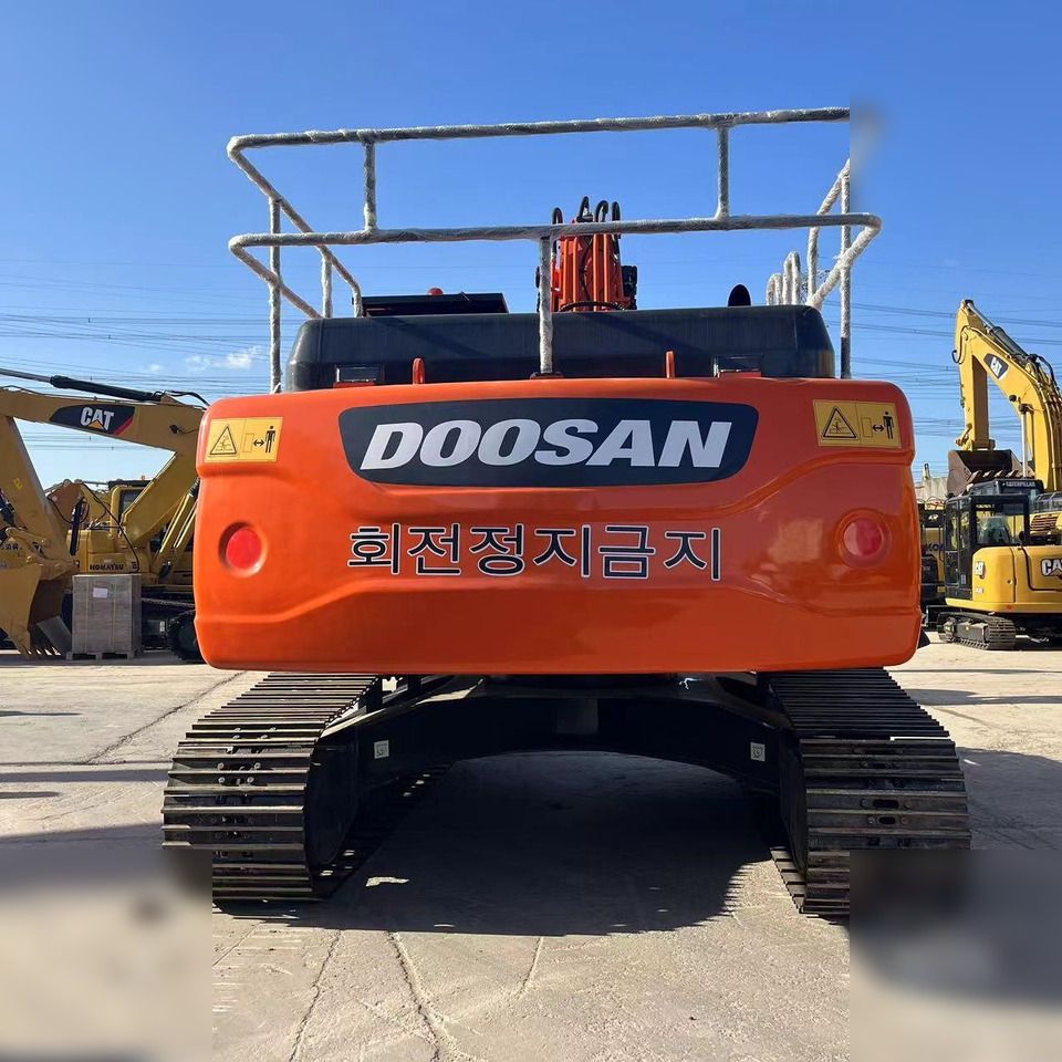 2020 Doosan DX260LC crawler excavator, rear view 2020 Doosan DX260LC crawler excavator, rear view