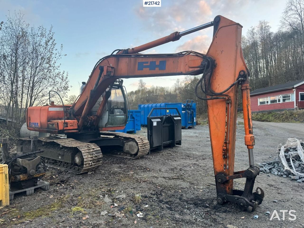 1998 Hitachi EX165 crawler excavator, side view