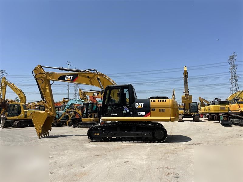 Caterpillar 320D Raupenbagger 2024, Seitenansicht