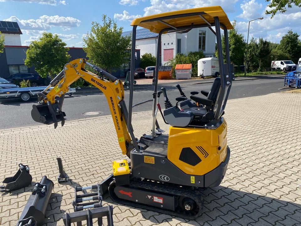 Berger Kraus BK1000JS mini excavator, side view Berger Kraus BK1000JS mini excavator, side view
