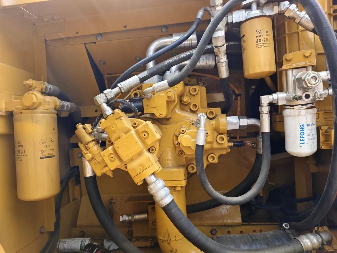 2020 Caterpillar 336D2 crawler excavator engine compartment detail 2020 Caterpillar 336D2 crawler excavator engine compartment detail