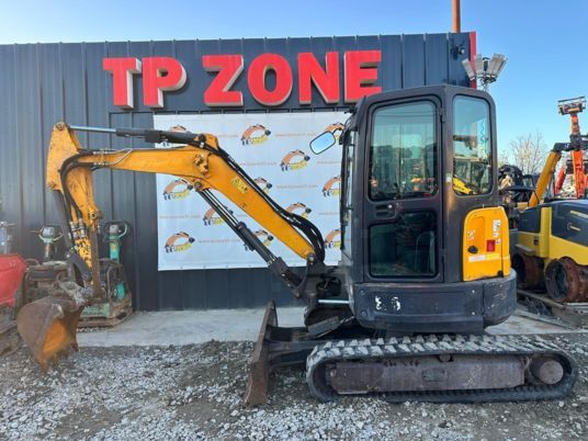 2016 Bobcat E35 mini excavator, side view 2016 Bobcat E35 mini excavator, side view