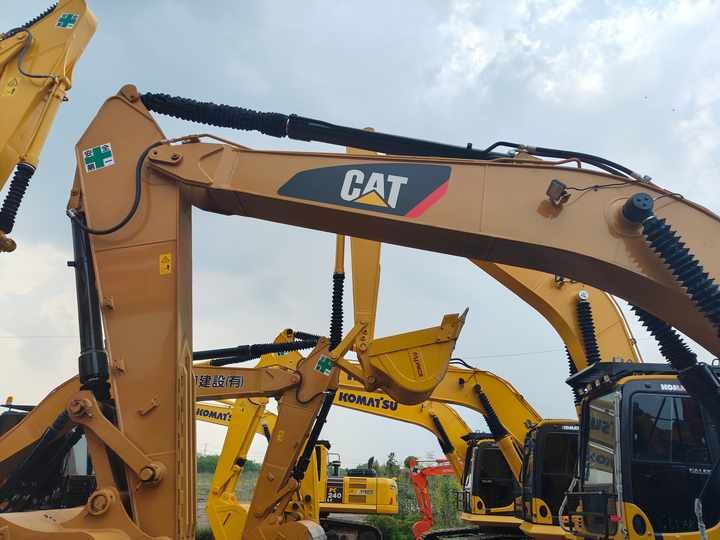 2022 Caterpillar 329D crawler excavator boom and cab view 2022 Caterpillar 329D crawler excavator boom and cab view