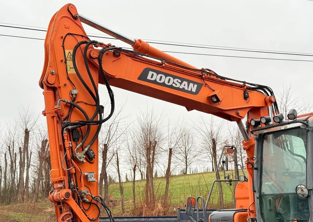 2012 Doosan DX160W wheel excavator boom and cab detail 2012 Doosan DX160W wheel excavator boom and cab detail