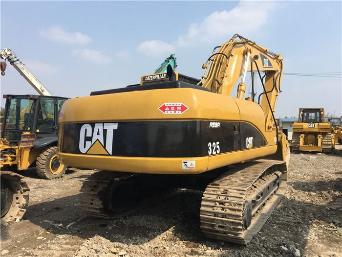 2015 Caterpillar 325C crawler excavator rear view 2015 Caterpillar 325C crawler excavator rear view