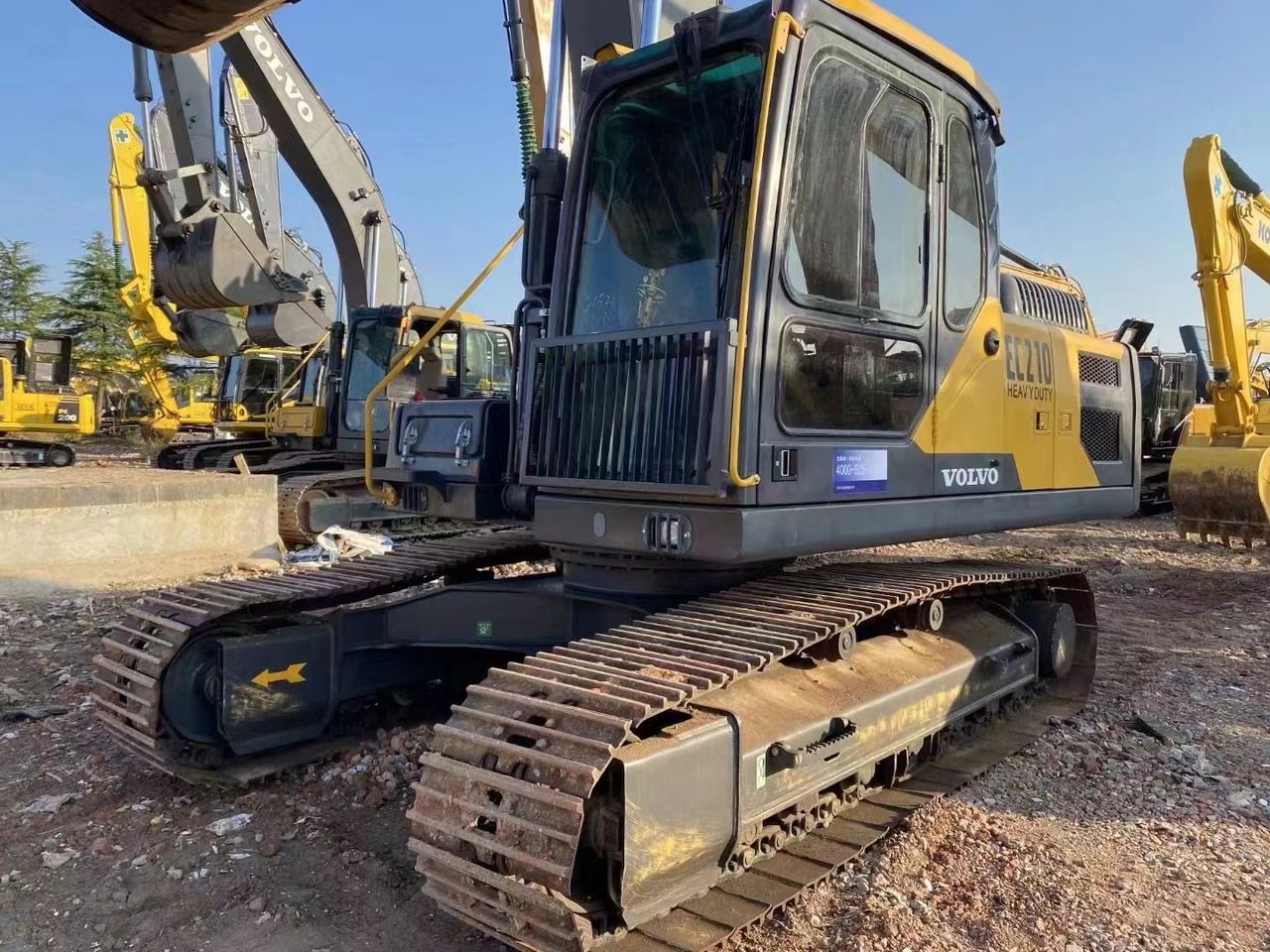 2022 Volvo EC210 crawler excavator, front three-quarter view 2022 Volvo EC210 crawler excavator, front three-quarter view