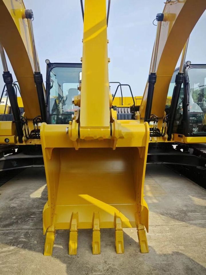 2026 Caterpillar 320GC crawler excavator, front view of bucket and boom 2026 Caterpillar 320GC crawler excavator, front view of bucket and boom
