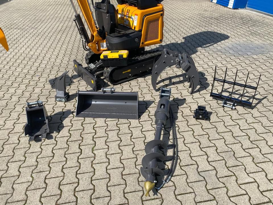 Berger Kraus BK1300JSR mini excavator with accessory package