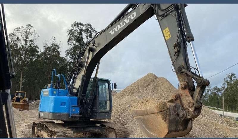2013 Volvo ECR235DL crawler excavator, side profile view 2013 Volvo ECR235DL crawler excavator, side profile view