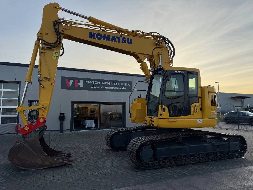 2016 Komatsu PC228 USLC-10 crawler excavator, side profile view 2016 Komatsu PC228 USLC-10 crawler excavator, side profile view