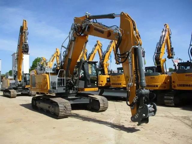 2023 Liebherr R926 LITRONIC G8.0-D crawler excavator, front three-quarter view