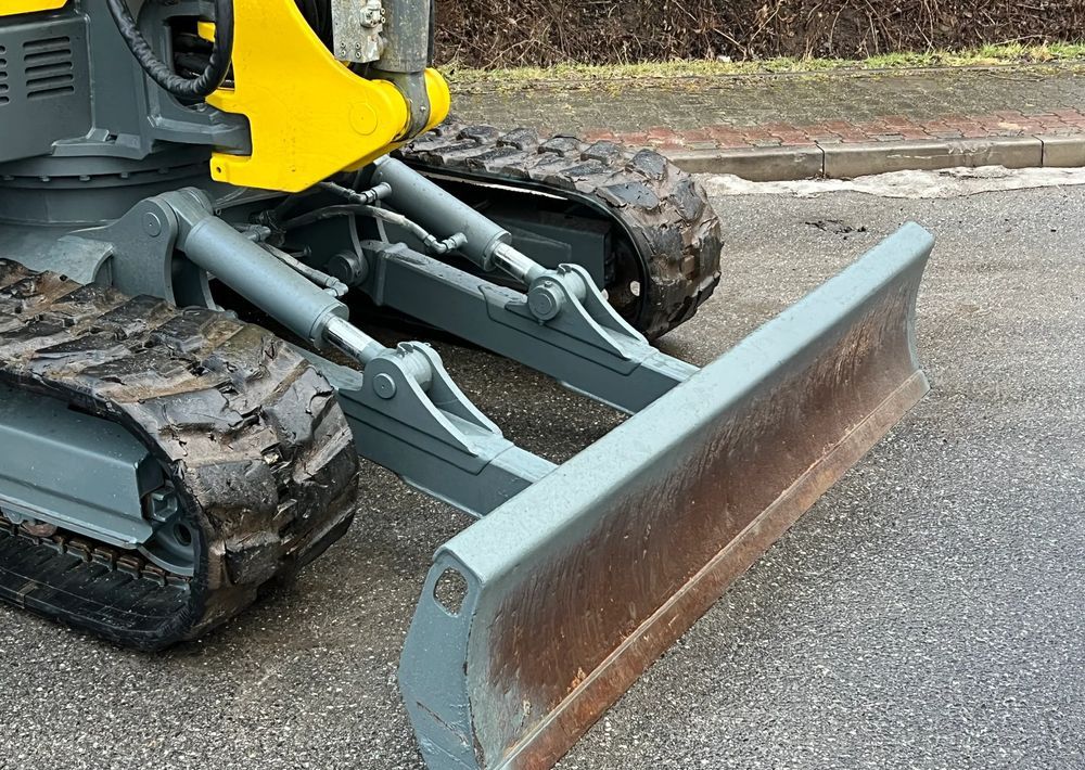 2008 Wacker Neuson 8003 crawler excavator dozer blade view