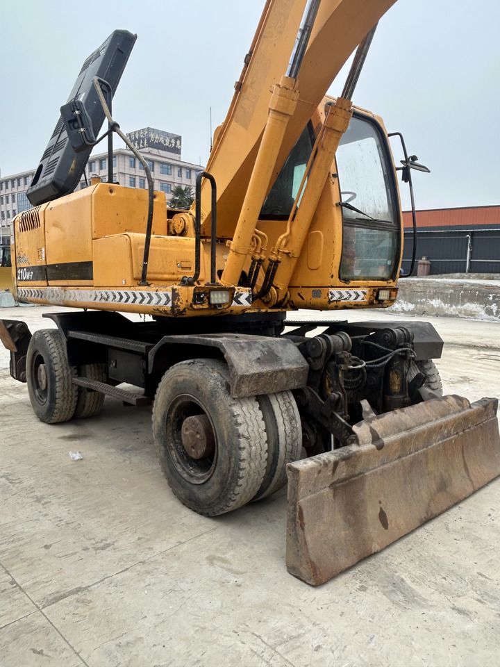 2021 Hyundai R210W-7 wheel excavator, side profile view