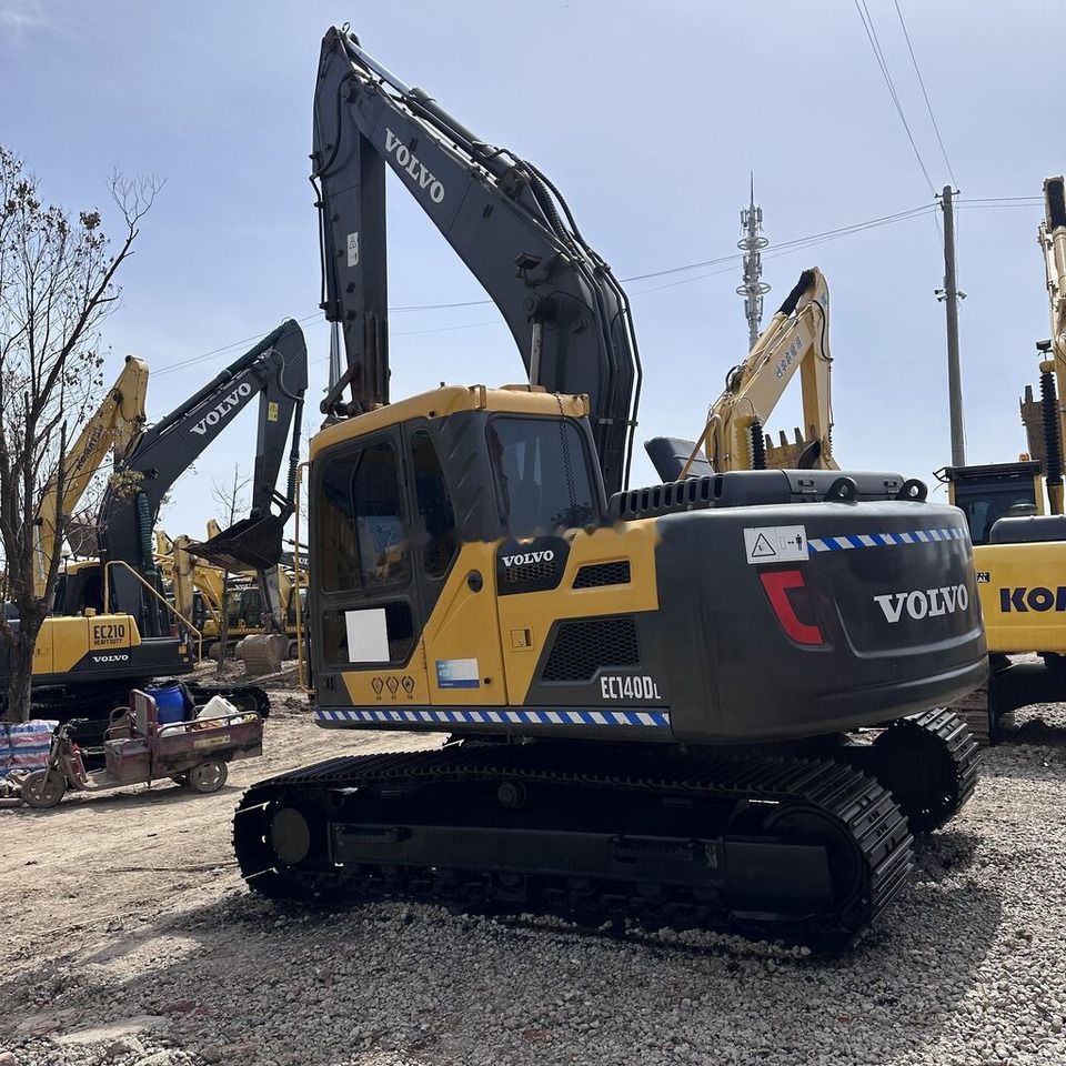 2021 Volvo EC140DL crawler excavator, rear three-quarter view 2021 Volvo EC140DL crawler excavator, rear three-quarter view