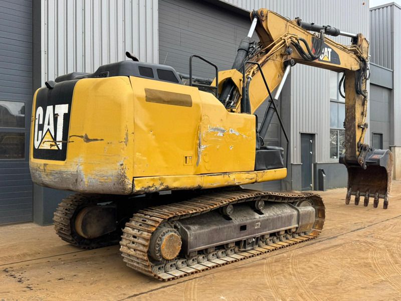2012 Caterpillar 323E crawler excavator, rear three-quarter view 2012 Caterpillar 323E crawler excavator, rear three-quarter view