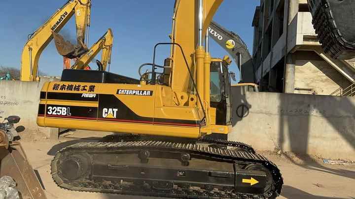 2020 Caterpillar 325BL crawler excavator side view 2020 Caterpillar 325BL crawler excavator side view