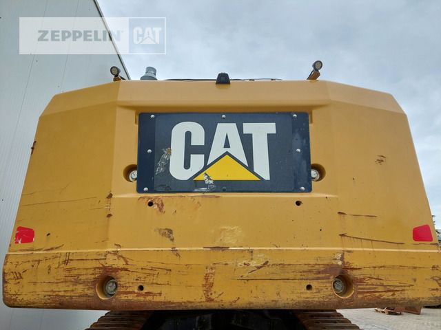 2019 Caterpillar 390FL crawler excavator rear view