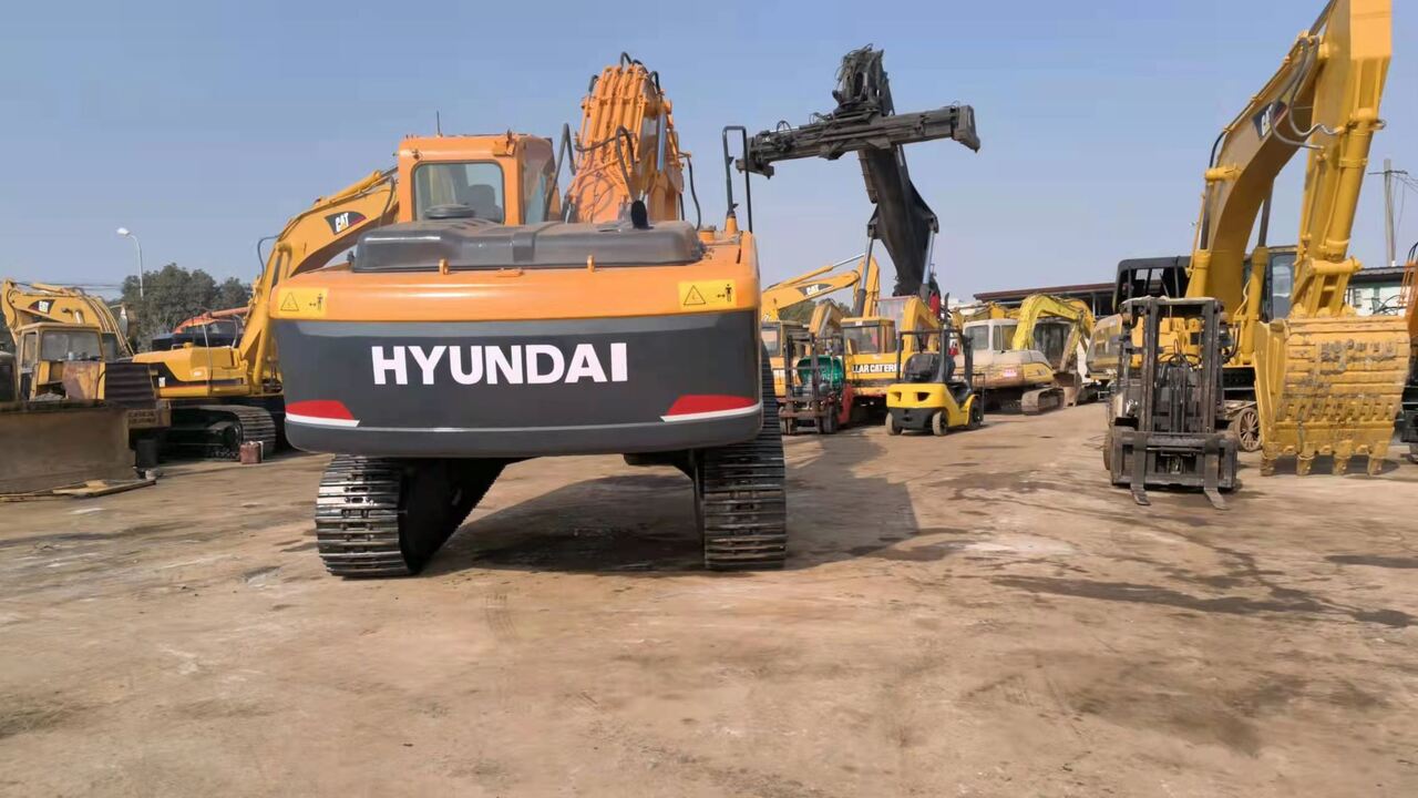 2017 Hyundai R305LC-9T crawler excavator rear view
