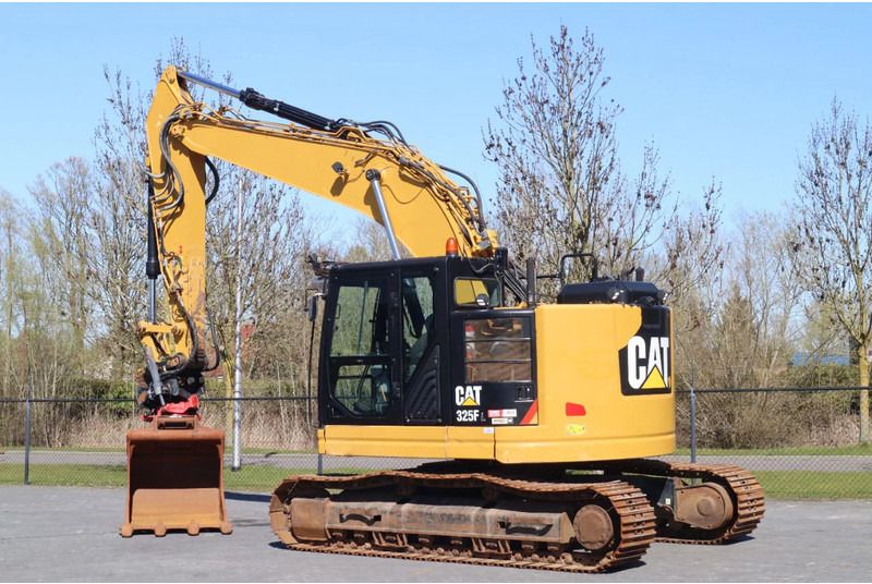 2018 Caterpillar 325F LCR crawler excavator, side view 2018 Caterpillar 325F LCR crawler excavator, side view