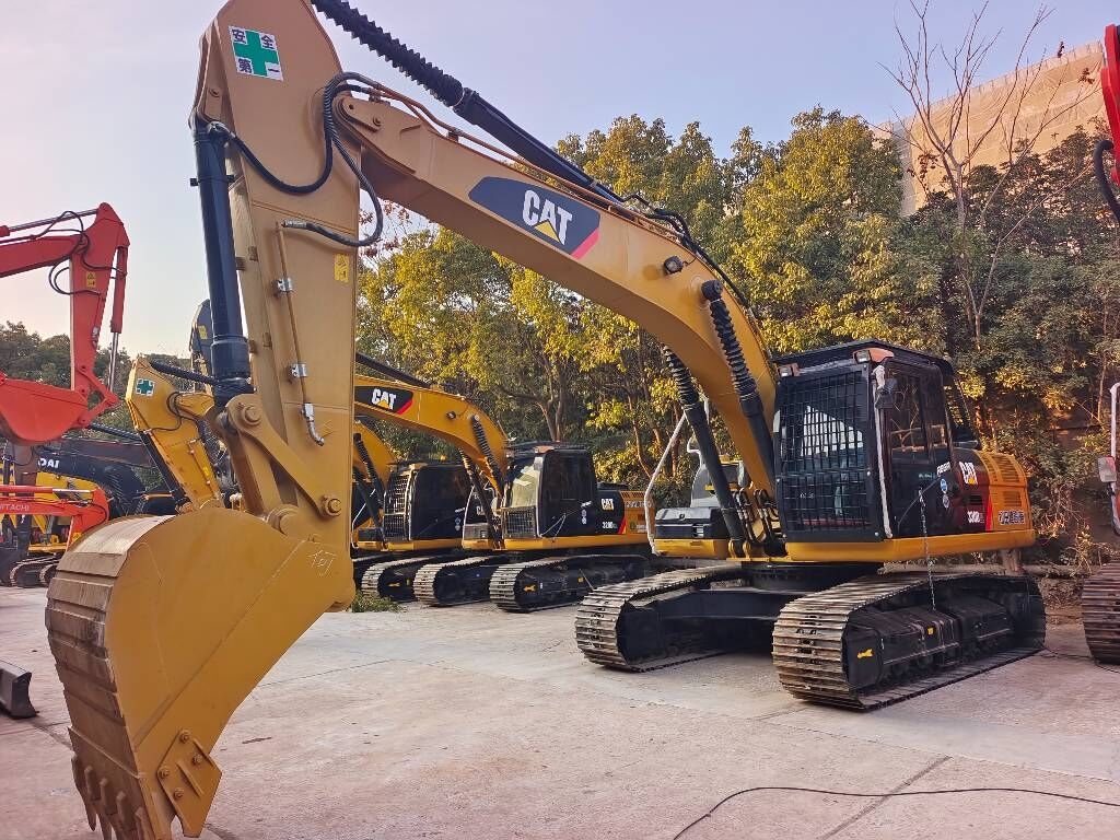 2024 Caterpillar 330D2L crawler excavator, side view