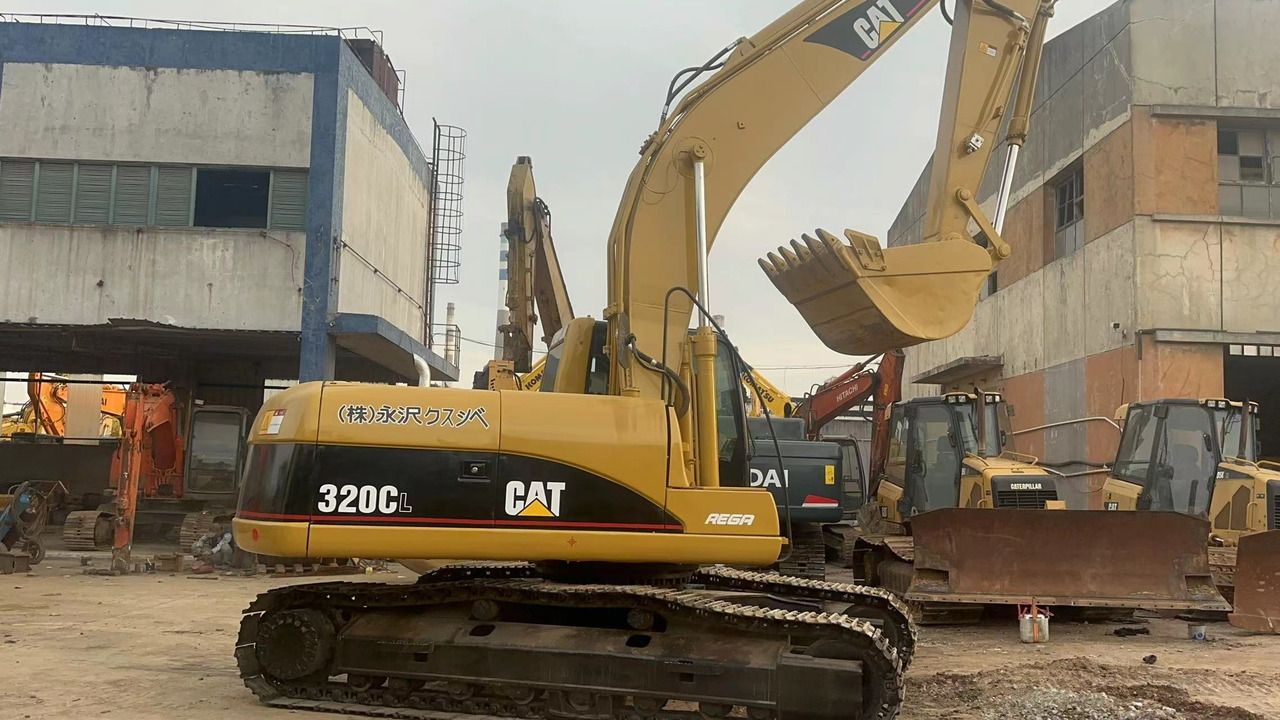 2012 Caterpillar 320CL excavator, side view 2012 Caterpillar 320CL excavator, side view