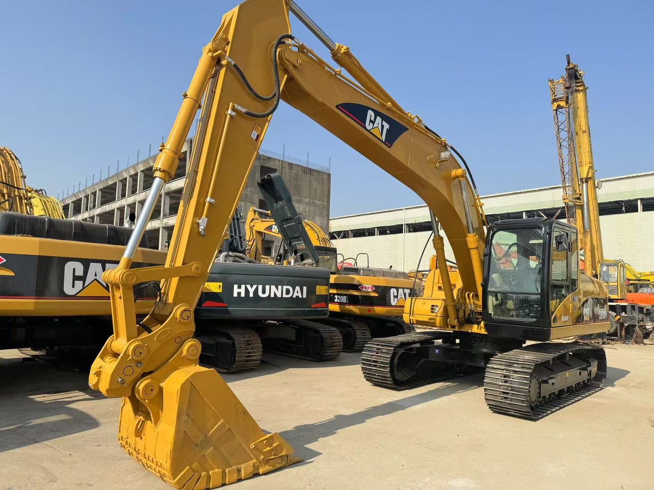 Excavadora de orugas Caterpillar 320CL 2019, vista lateral