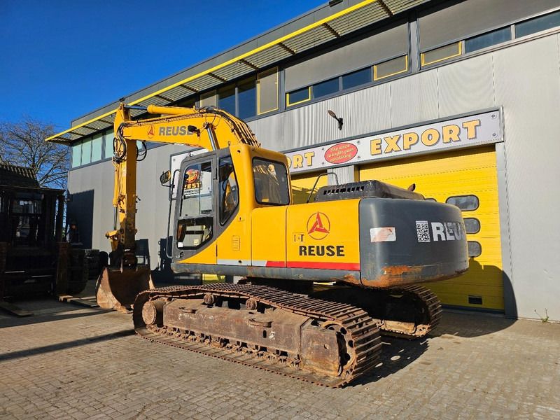 2007 Sany SY210C crawler excavator, side view 2007 Sany SY210C crawler excavator, side view