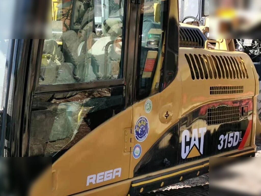2019 Caterpillar 315DL crawler excavator cab and side panel view