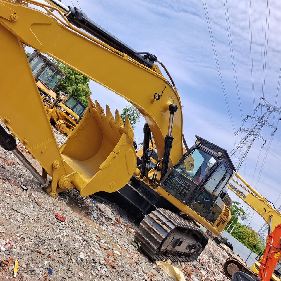 2024 Caterpillar 330D2L crawler excavator, side view 2024 Caterpillar 330D2L crawler excavator, side view