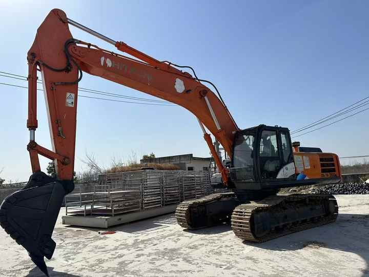 2022 Hitachi ZX350H-5G crawler excavator, side view 2022 Hitachi ZX350H-5G crawler excavator, side view