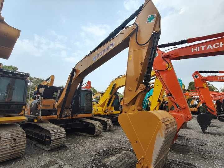 2022 Caterpillar 329D crawler excavator, front three-quarter view 2022 Caterpillar 329D crawler excavator, front three-quarter view