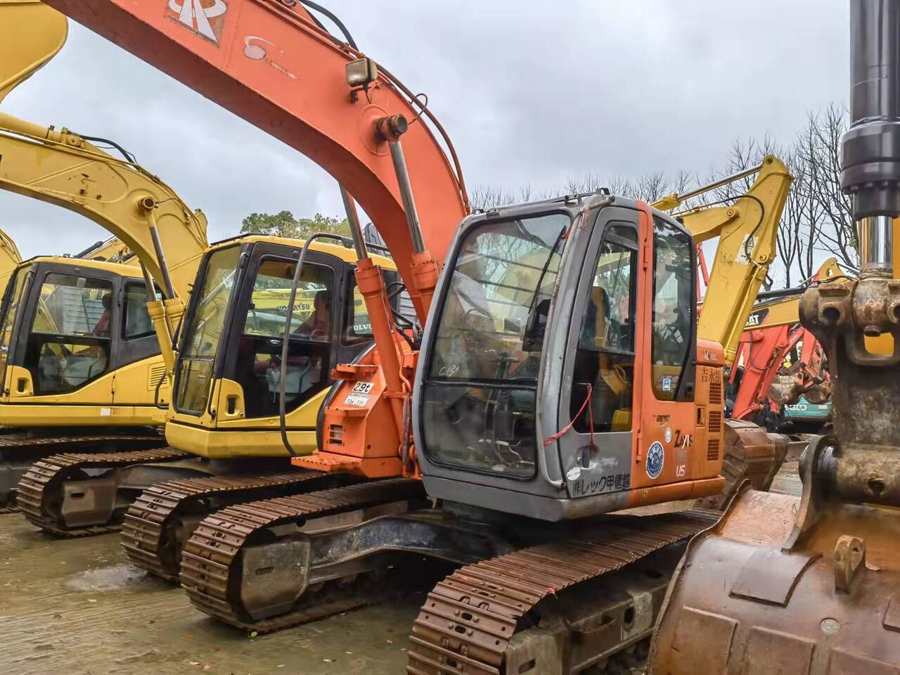 2016 Hitachi ZX135US crawler excavator, side view 2016 Hitachi ZX135US crawler excavator, side view