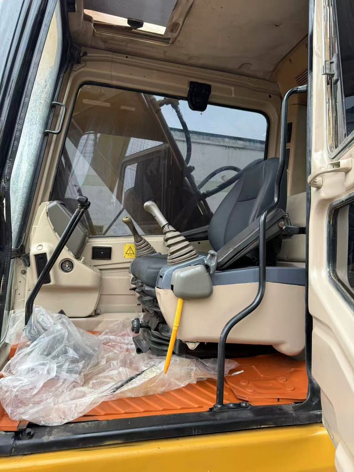 2010 Caterpillar 320BL crawler excavator interior view