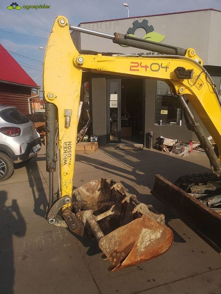 2011 Wacker Neuson 2404 mini excavator boom and bucket view