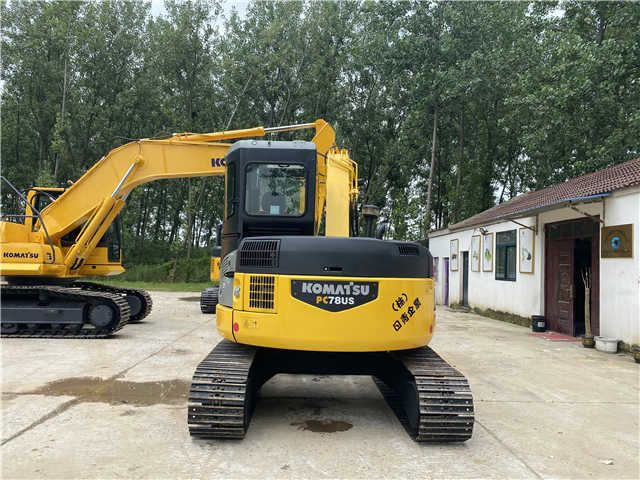Escavadora de rastos Komatsu PC78US de 2013, vista traseira