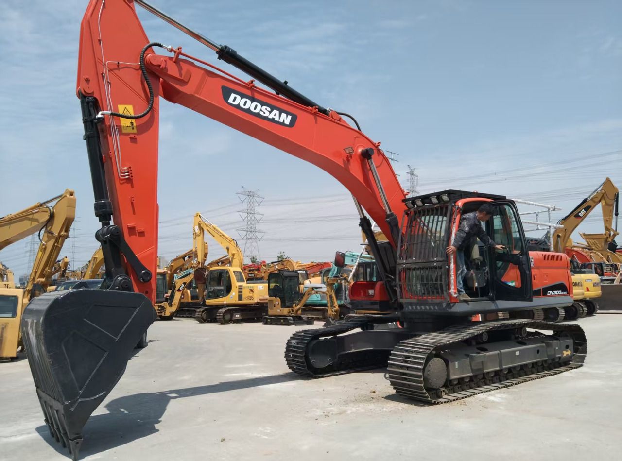 2020 Doosan DX300LC-9C crawler excavator, side view