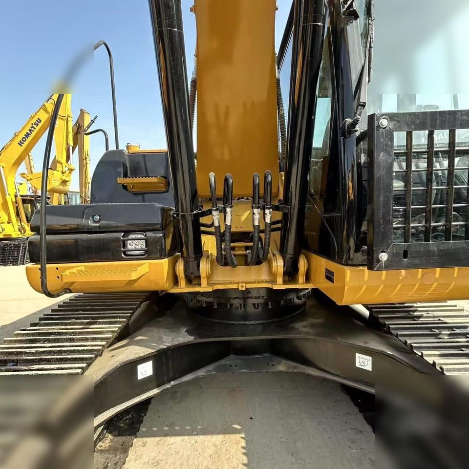 Escavadora de rastos 2025 Caterpillar 320D2, vista traseira Escavadora de rastos 2025 Caterpillar 320D2, vista traseira