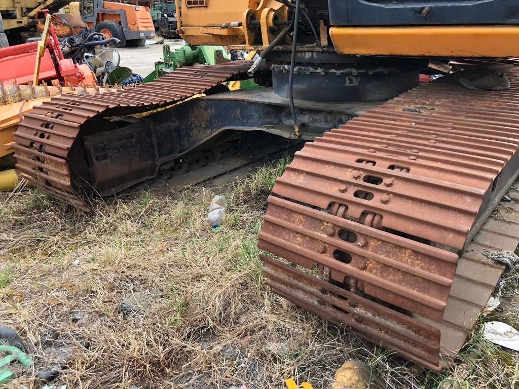 1998 JCB JS103 crawler excavator undercarriage view
