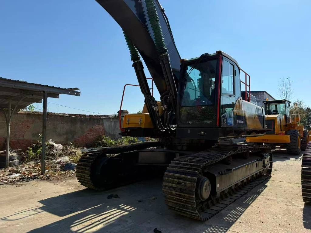 2025 Volvo EC480 crawler excavator, rear three-quarter view