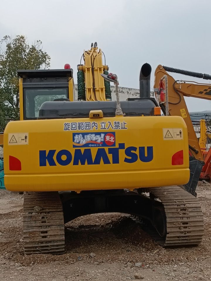 Escavatore cingolato Komatsu PC200-8 del 2023, vista posteriore Escavatore cingolato Komatsu PC200-8 del 2023, vista posteriore