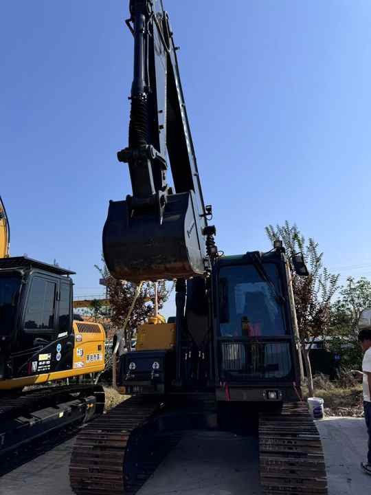 2023 Volvo EC140 crawler excavator, front view 2023 Volvo EC140 crawler excavator, front view