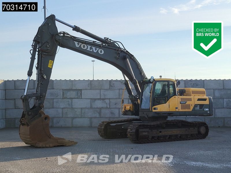 2013 Volvo EC380DL crawler excavator side view 2013 Volvo EC380DL crawler excavator side view