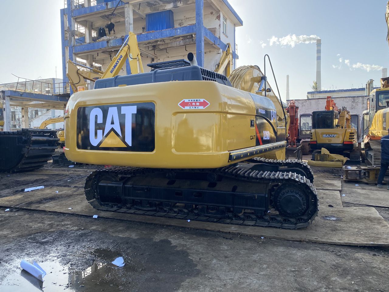 2017 Caterpillar 326D crawler excavator, rear view 2017 Caterpillar 326D crawler excavator, rear view