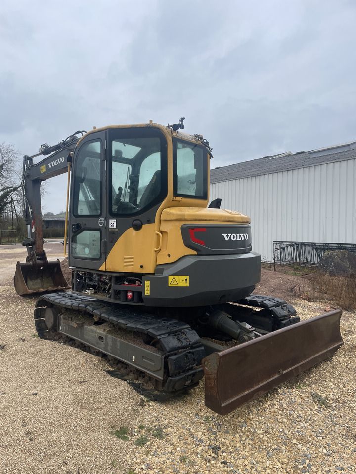2014 Volvo ECR88D crawler excavator, front three-quarter view 2014 Volvo ECR88D crawler excavator, front three-quarter view
