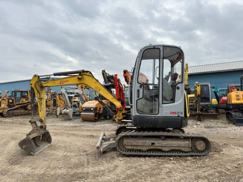 2009 Wacker Neuson 28Z3 mini excavator side view 2009 Wacker Neuson 28Z3 mini excavator side view