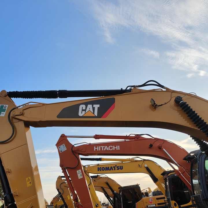 Dettaglio braccio escavatore cingolato Caterpillar 320D del 2020 Dettaglio braccio escavatore cingolato Caterpillar 320D del 2020