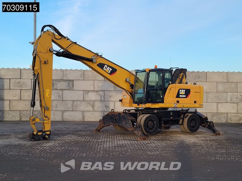 2018 Caterpillar MH3024 material handler, side view 2018 Caterpillar MH3024 material handler, side view